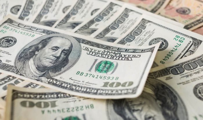 U.S. Dollar Faces Challenges Amid Speculation of Fed Rate Cut
